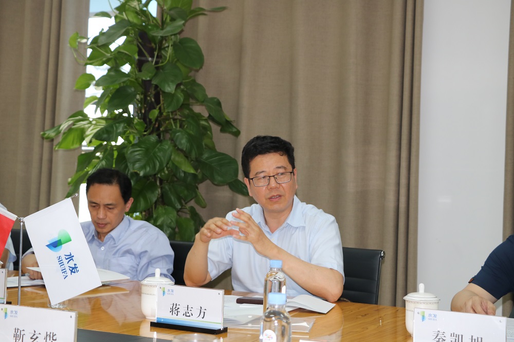 圖一：山東大學(xué)軟件學(xué)院博士生導(dǎo)師蔣志方對智慧化安全生產(chǎn)管理系統(tǒng)做點(diǎn)評.JPG