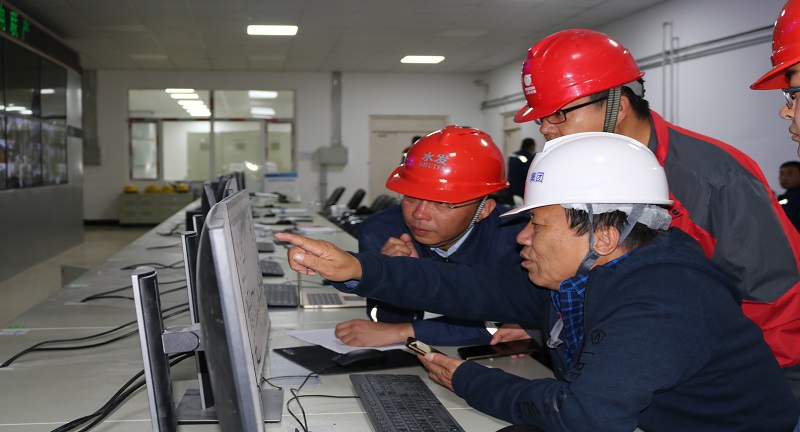 富華錦河--黑龍江省電力基本建設工程質(zhì)量監(jiān)督中心站專家蒞臨富華錦河檢查指導工作 (3).JPG